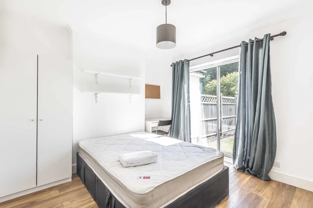 Franks Road, Guildford, GU2 9NT, photo 3