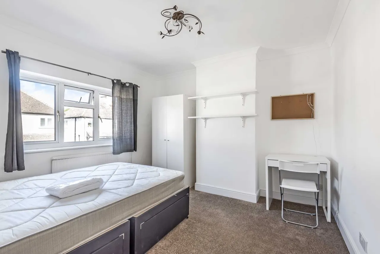 Franks Road, Guildford, GU2 9NT, photo 6