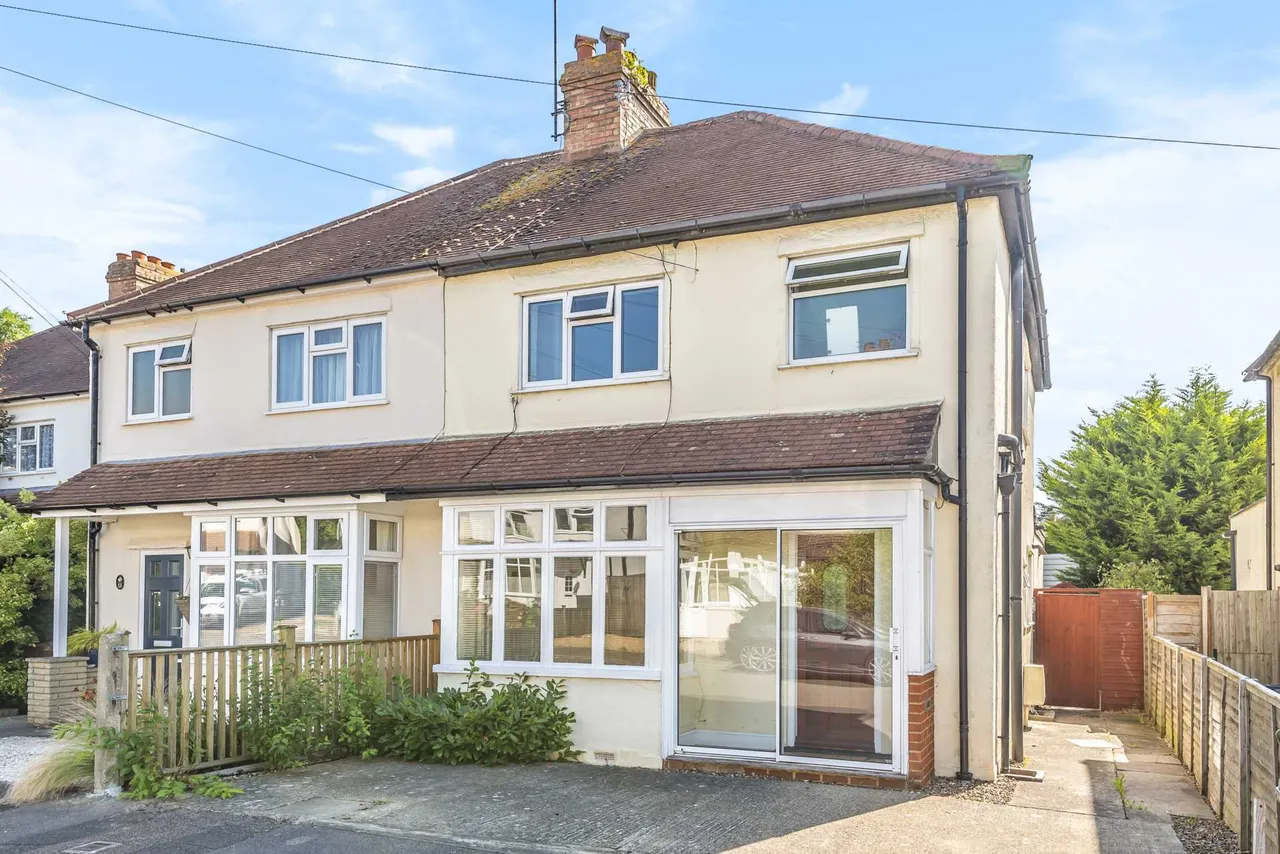 3 bed house for sale — Franks Road, Guildford, GU2 9NT