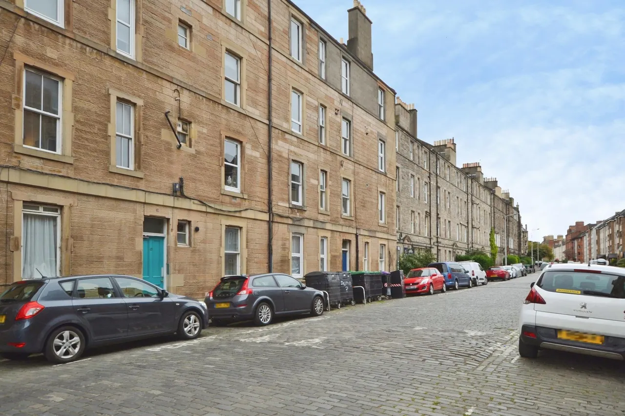 1 bed flat to rent, Halmyre Street, Edinburgh, EH6