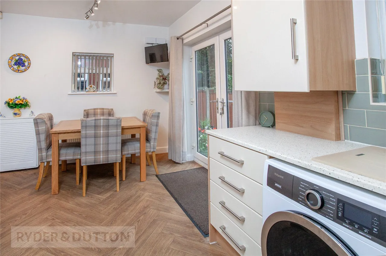 Maple Close, High Crompton, OL2, photo 7