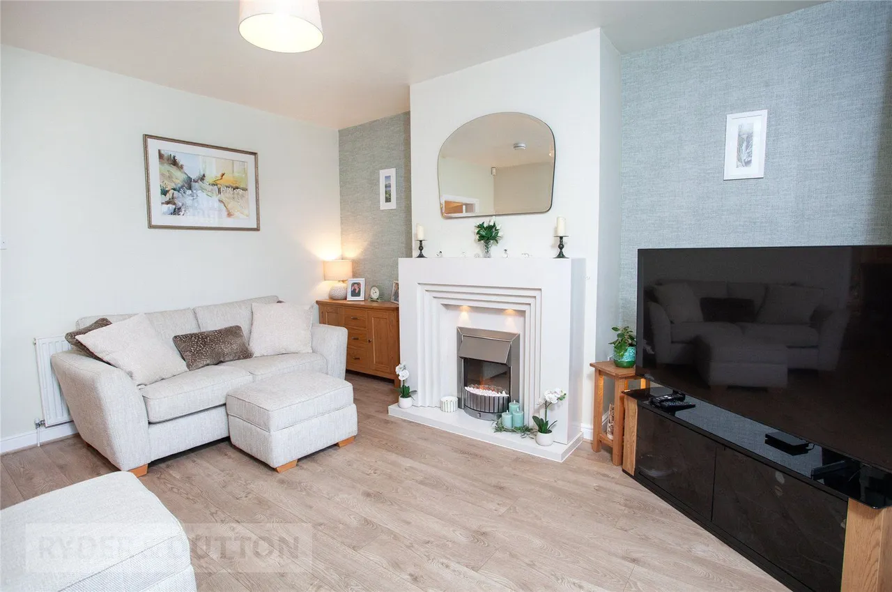 Maple Close, High Crompton, OL2, photo 5