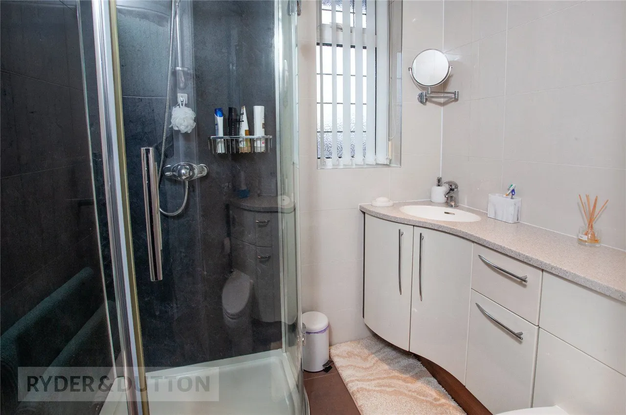 Maple Close, High Crompton, OL2, photo 17