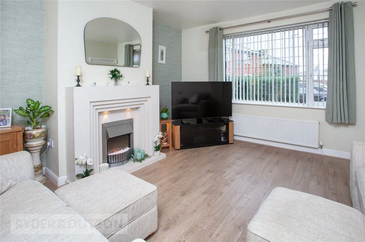 Maple Close, High Crompton, OL2, photo 2