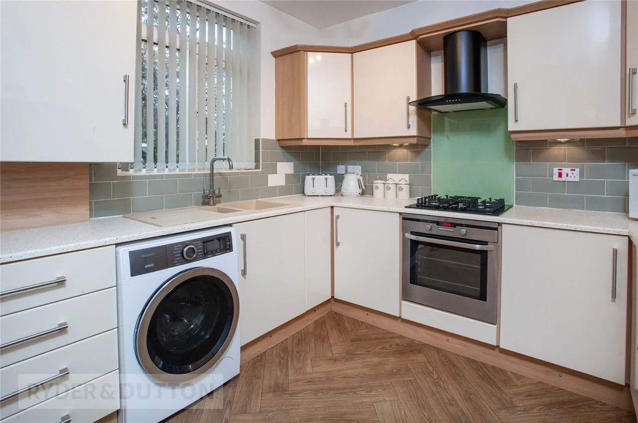 Maple Close, High Crompton, OL2, photo 9