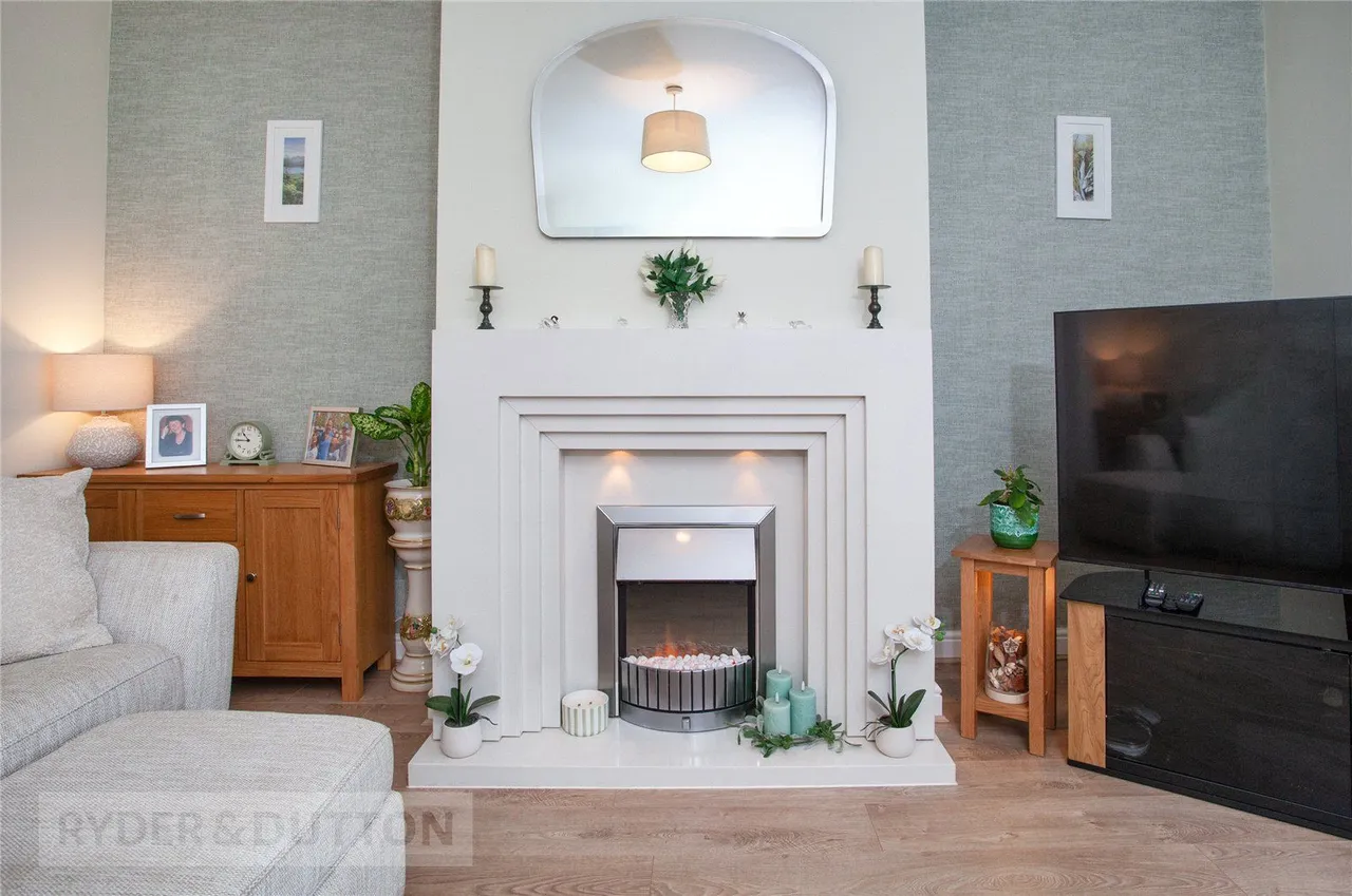Maple Close, High Crompton, OL2, photo 6