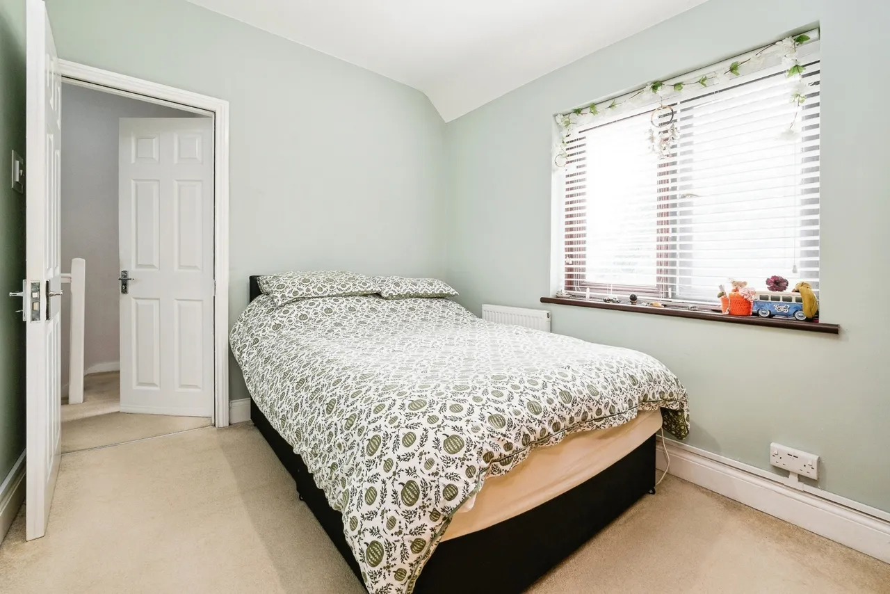Wood Lane, Dagenham, RM8, photo 14