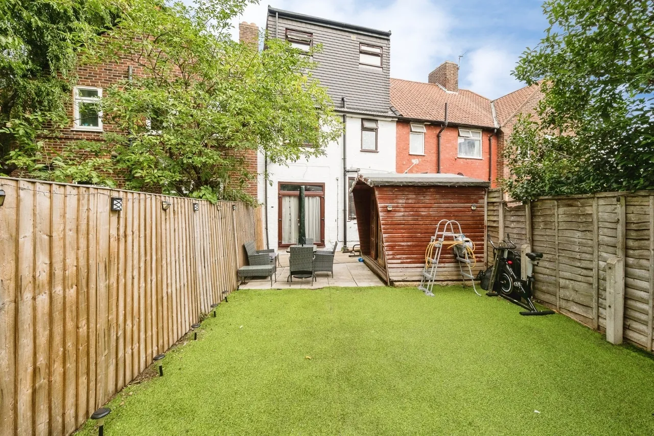 Wood Lane, Dagenham, RM8, photo 3