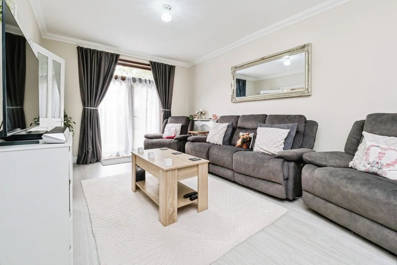Wood Lane, Dagenham, RM8, photo 5