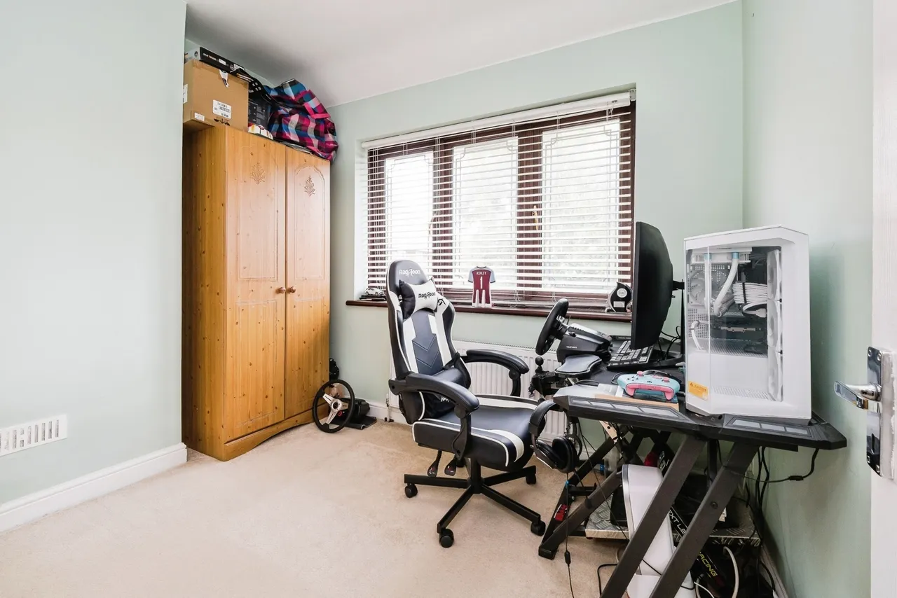 Wood Lane, Dagenham, RM8, photo 16