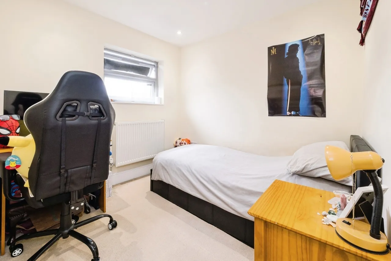 Wood Lane, Dagenham, RM8, photo 17