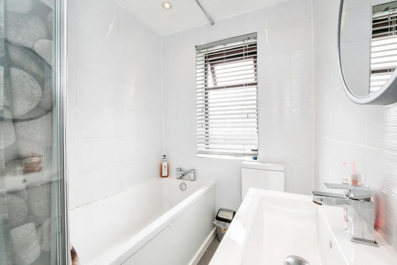 Wood Lane, Dagenham, RM8, photo 15