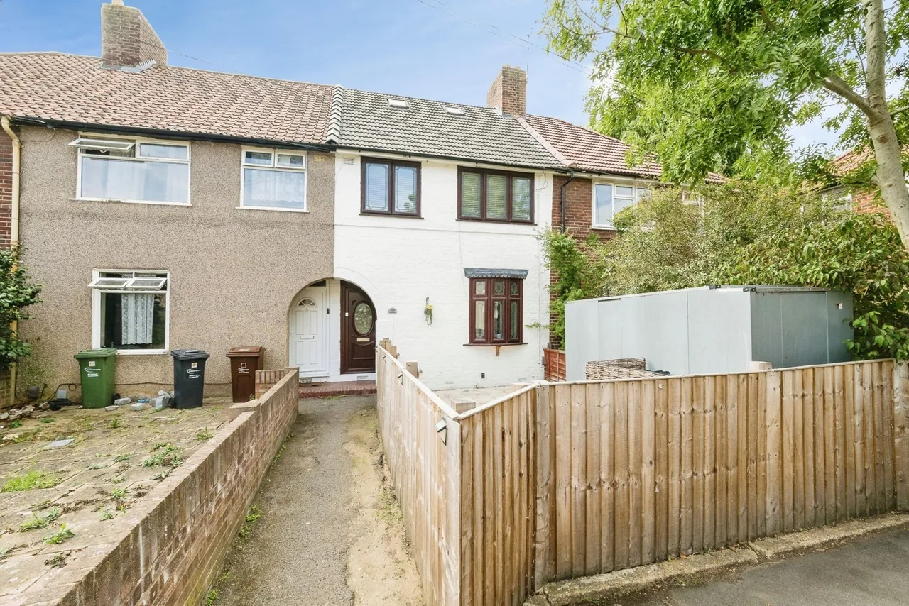 5 bed house for sale, Wood Lane, Dagenham, RM8
