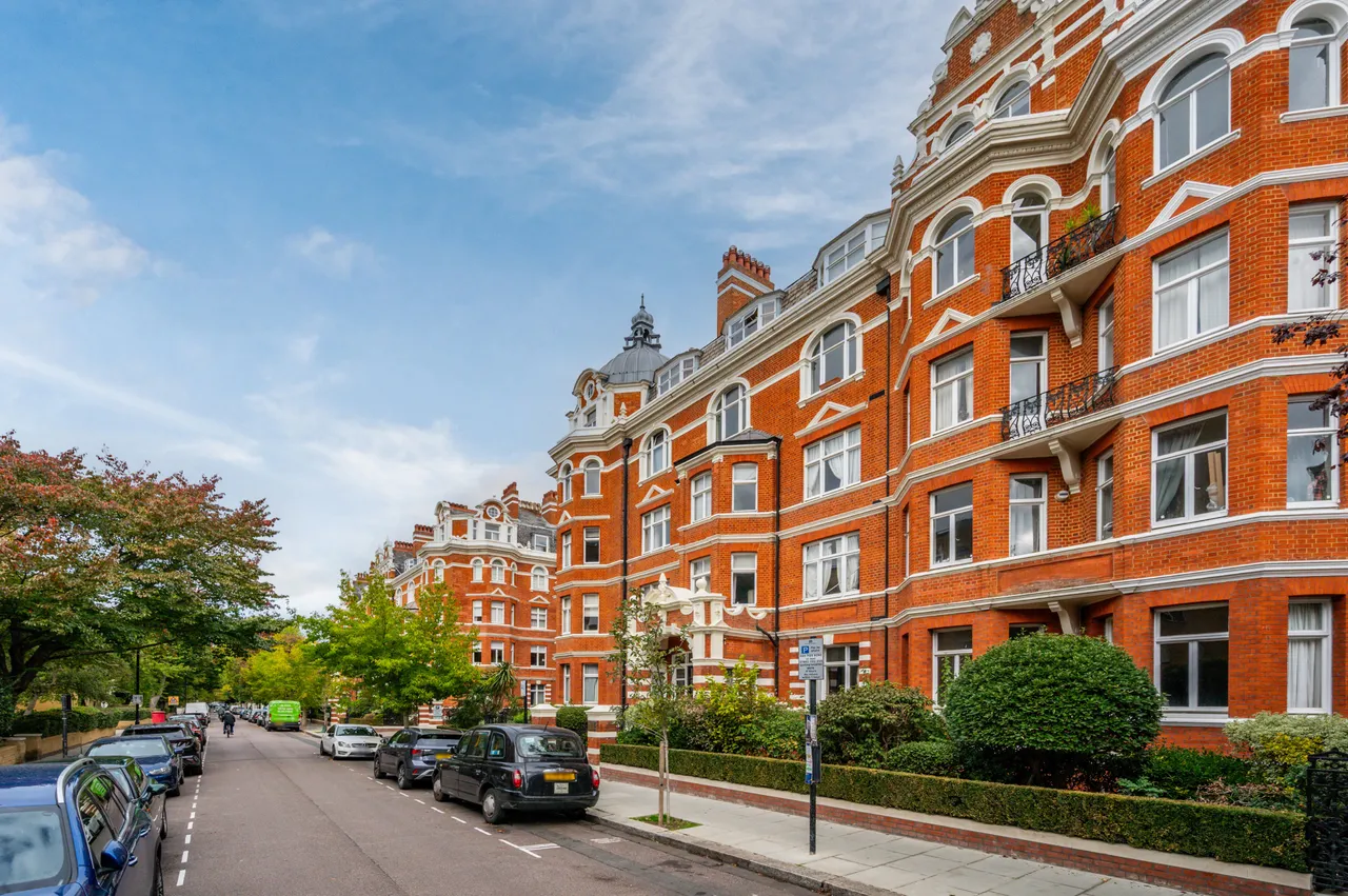4 bed flat for sale, London, W2