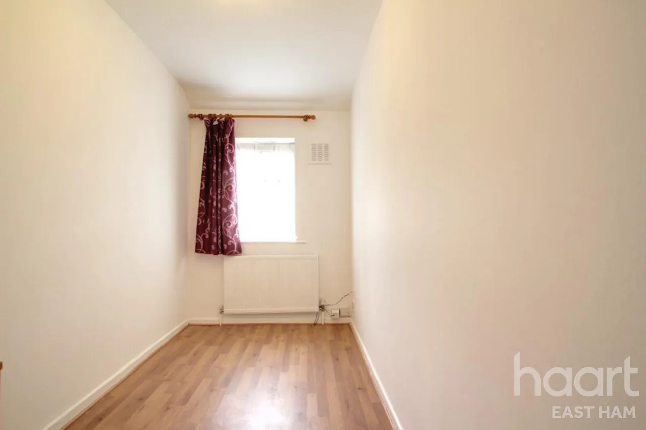 Churchill Road, E16, photo 8