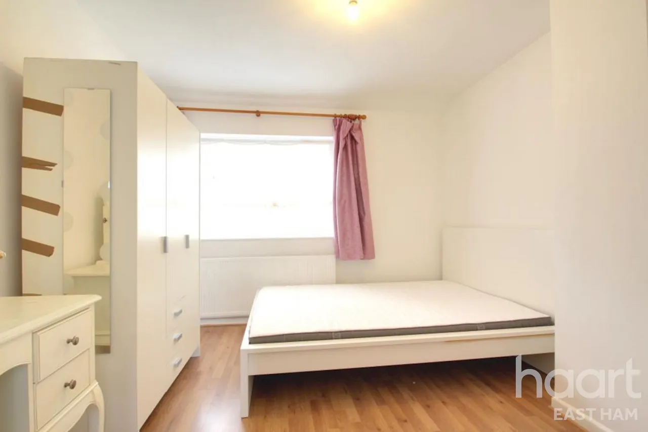 Churchill Road, E16, photo 7