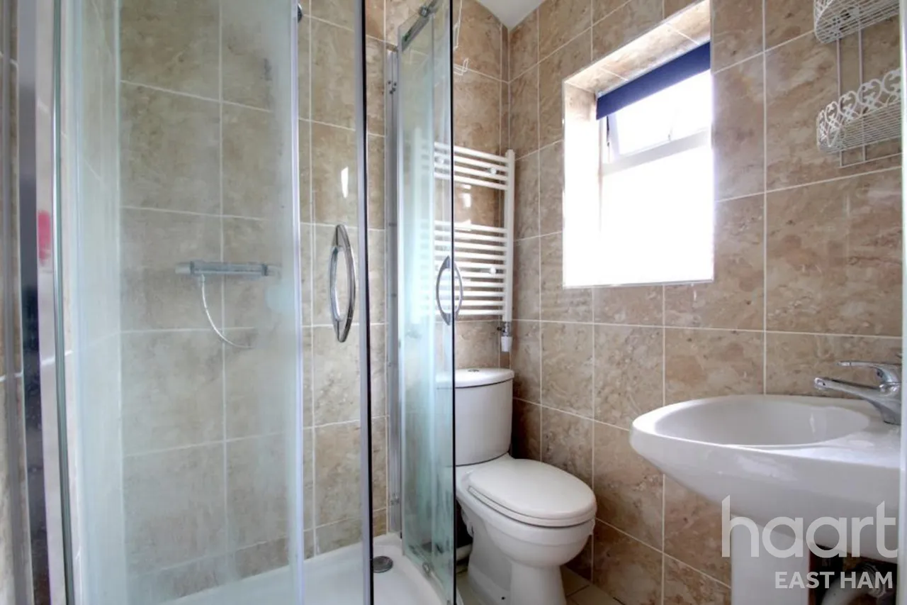Churchill Road, E16, photo 10