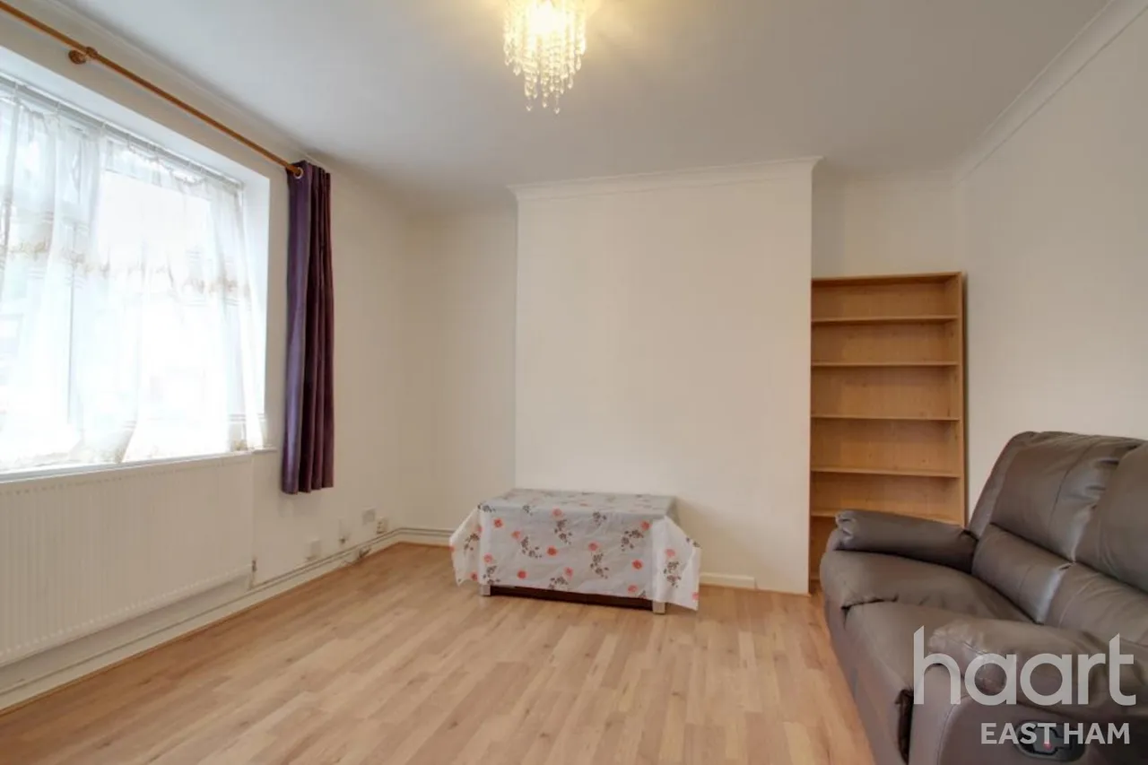 2 bed house to rent, Churchill Road, E16