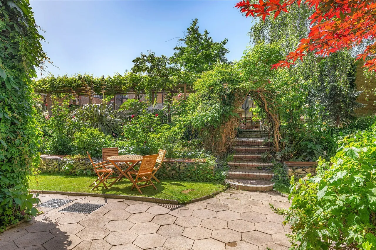 Cyril Mansions, Prince Of Wales Drive, London, SW11, photo 9