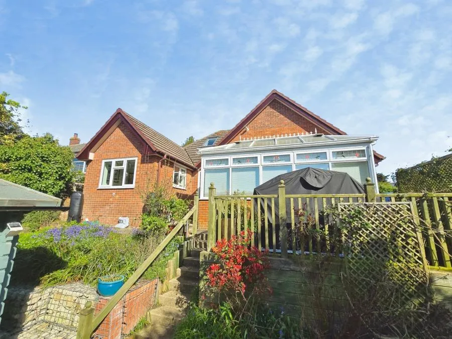 4 bed house for sale, The Broadway, Totland Bay, PO39