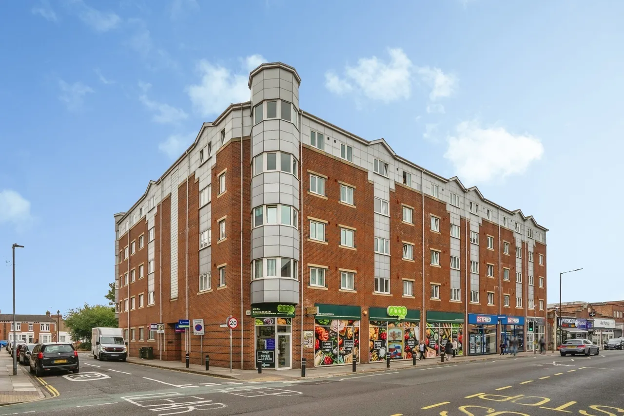 2 bed flat for sale, Nancy Road, Portsmouth, PO1