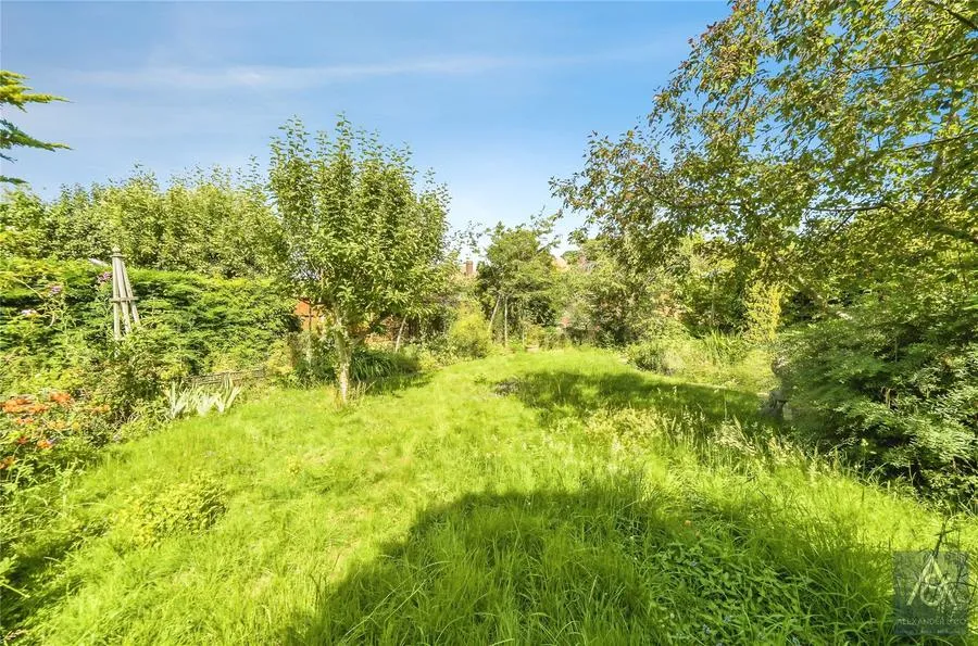 Highlands Road, Buckingham, MK18, photo 14