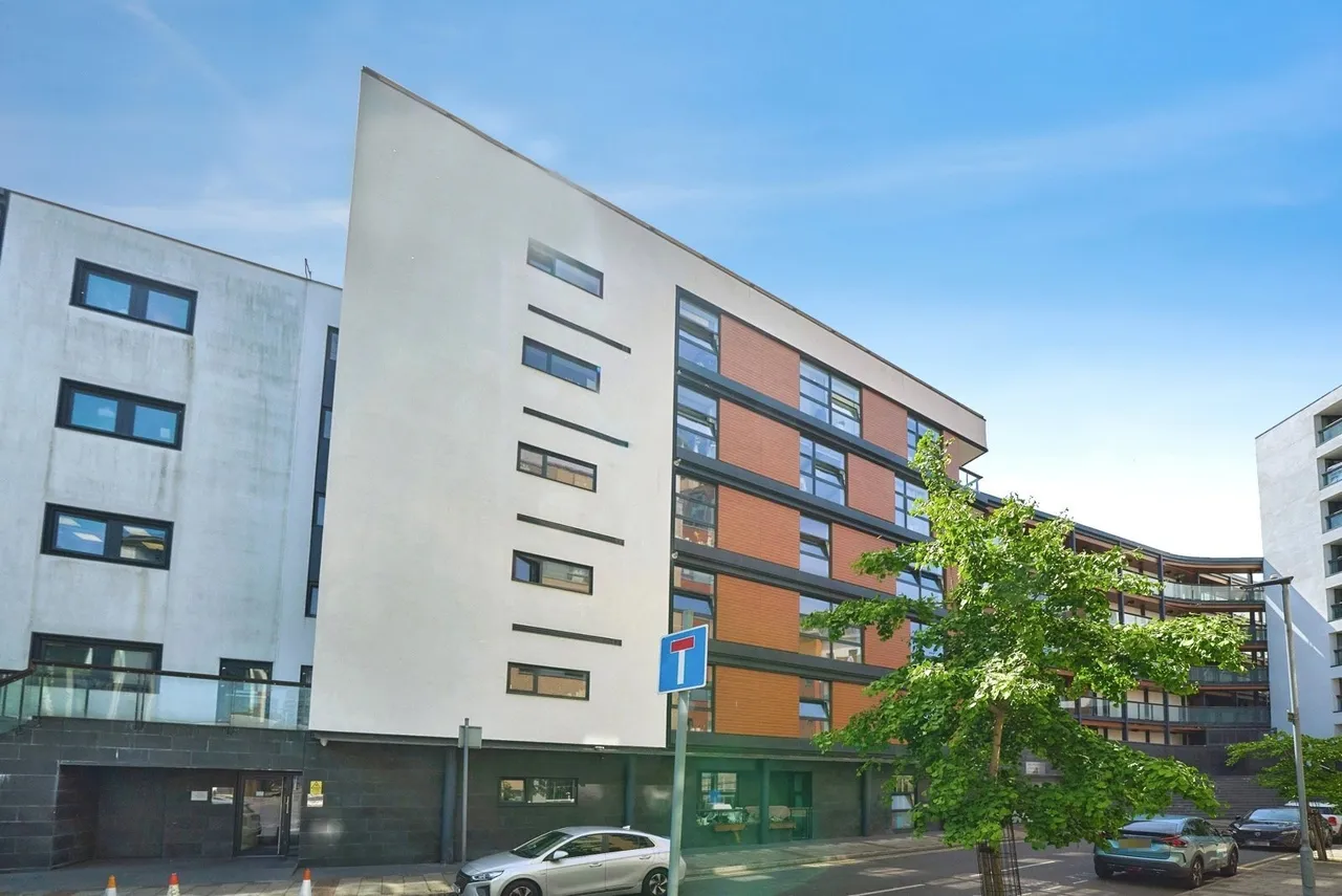2 bed flat for sale — Hallings Wharf Studios, 1 Channelsea Road, London, E15