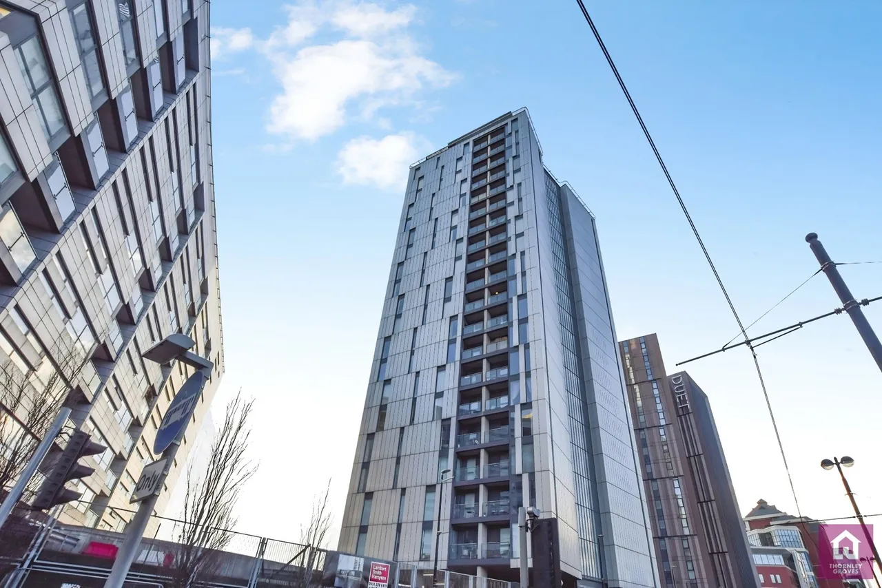 2 bed flat for sale, The Quays, Salford Quays, M50