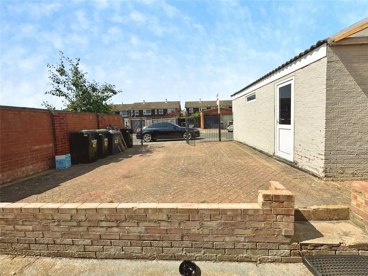 Julius Gardens, Luton, Bedfordshire, LU3, photo 14