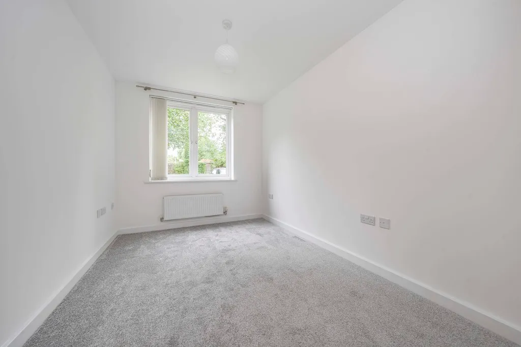 Chestlands Court, 18 Hercies Road, UB10, photo 11