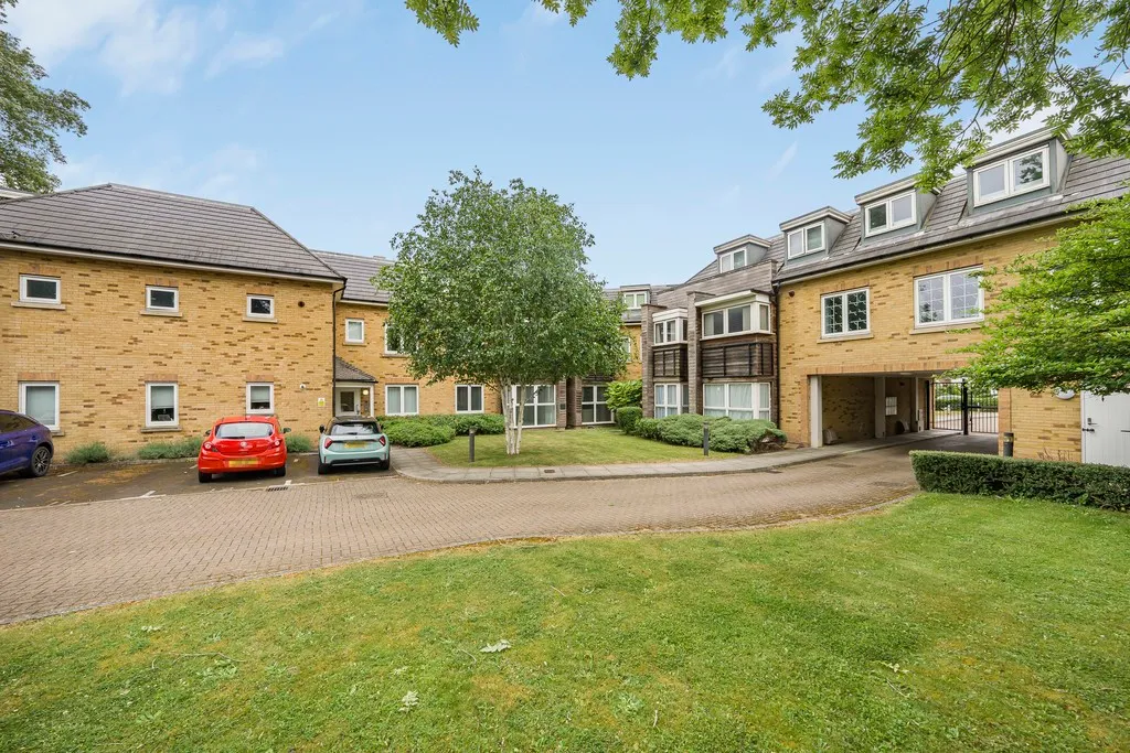 Chestlands Court, 18 Hercies Road, UB10, photo 32