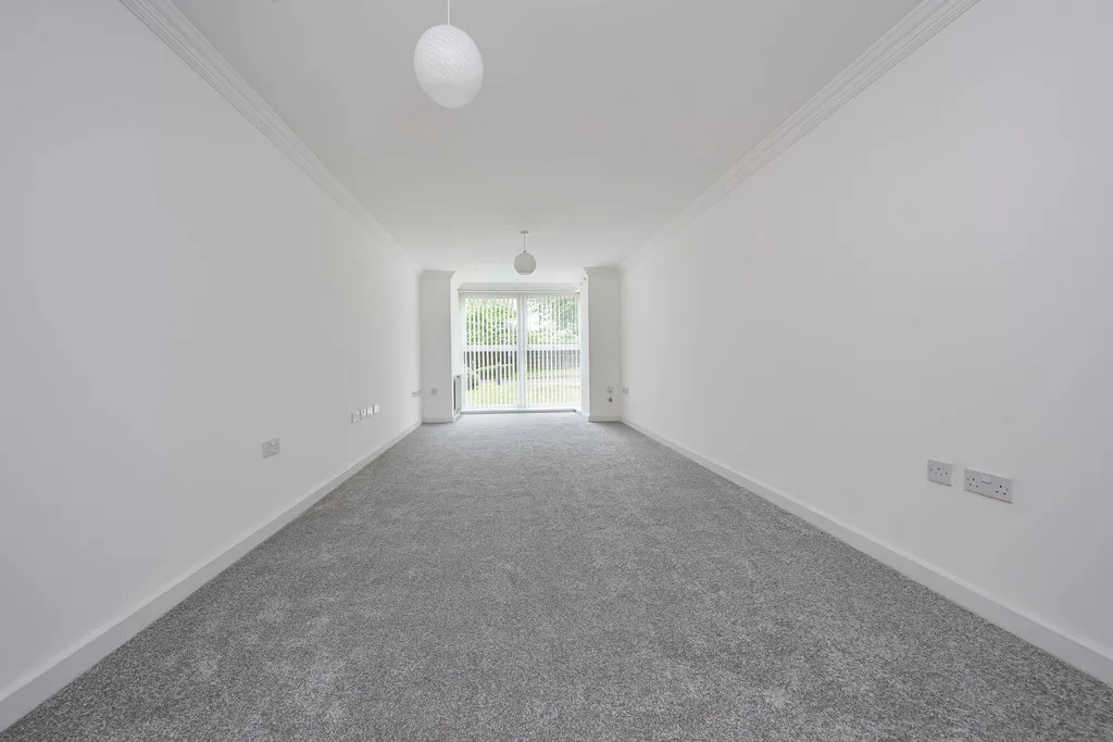 Chestlands Court, 18 Hercies Road, UB10, photo 7
