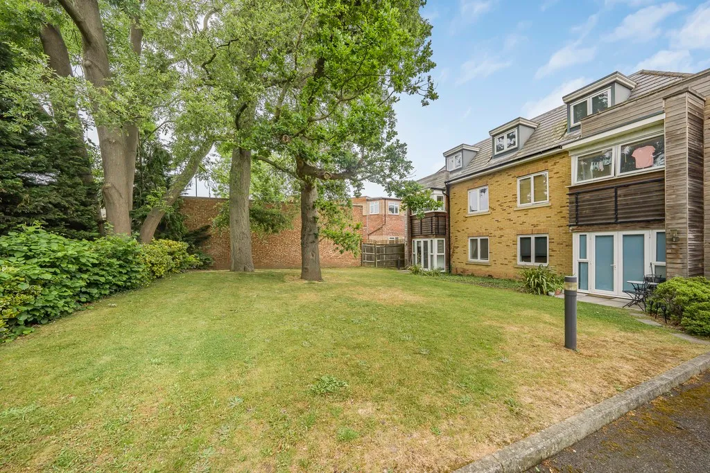 Chestlands Court, 18 Hercies Road, UB10, photo 14