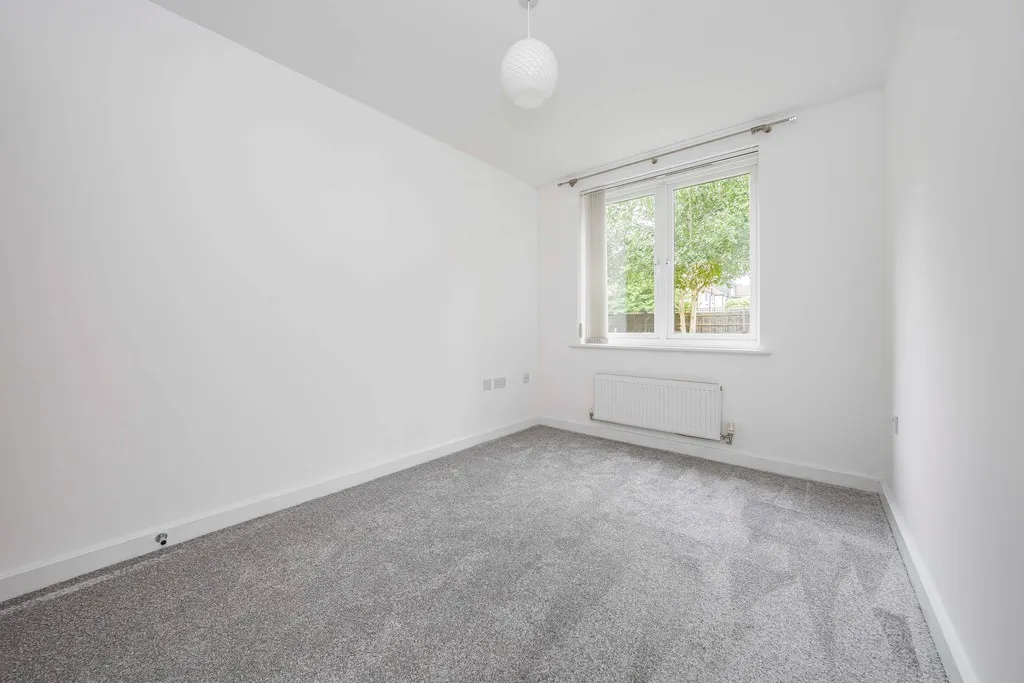 Chestlands Court, 18 Hercies Road, UB10, photo 34