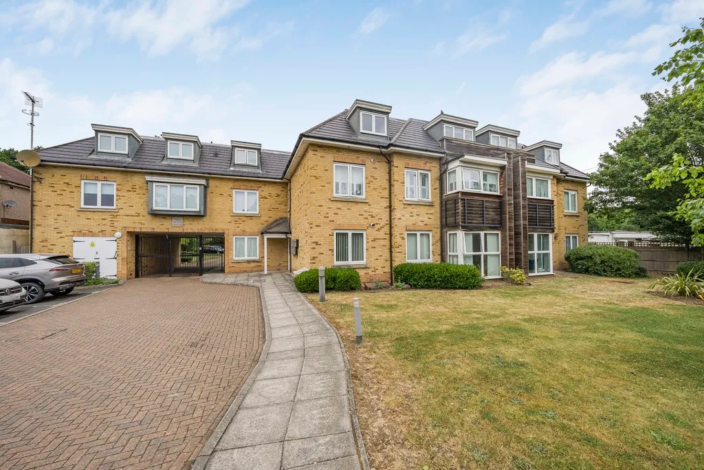 Chestlands Court, 18 Hercies Road, UB10, photo 18