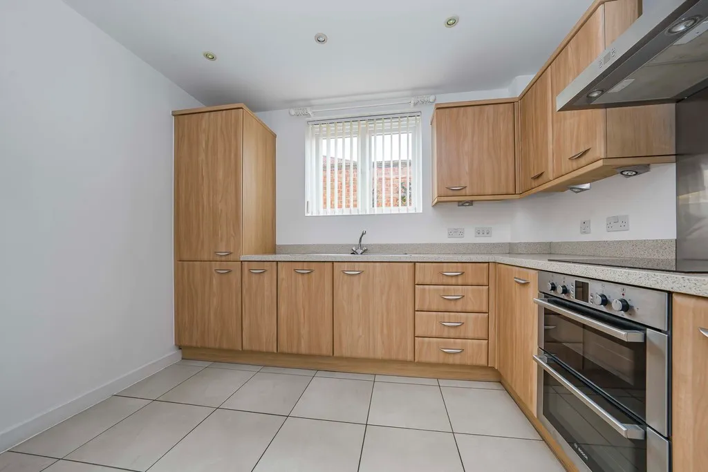 Chestlands Court, 18 Hercies Road, UB10, photo 25