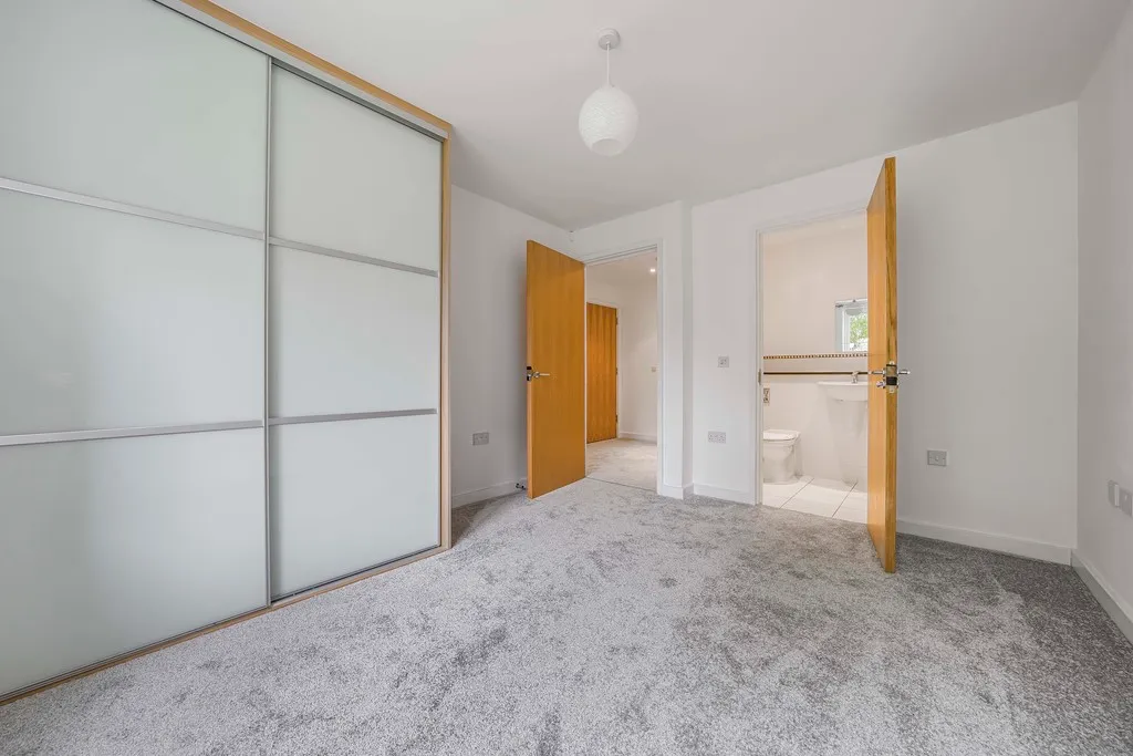 Chestlands Court, 18 Hercies Road, UB10, photo 23