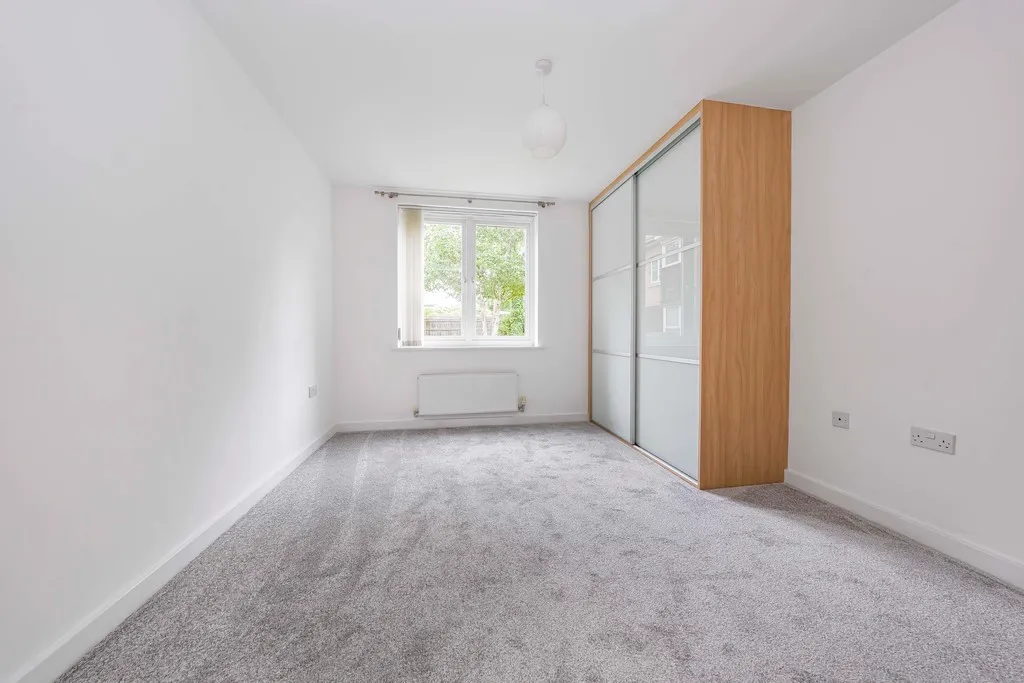 Chestlands Court, 18 Hercies Road, UB10, photo 26