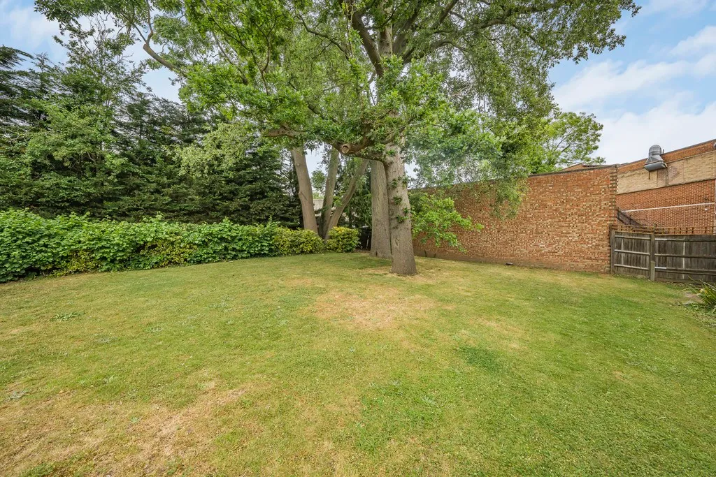 Chestlands Court, 18 Hercies Road, UB10, photo 16