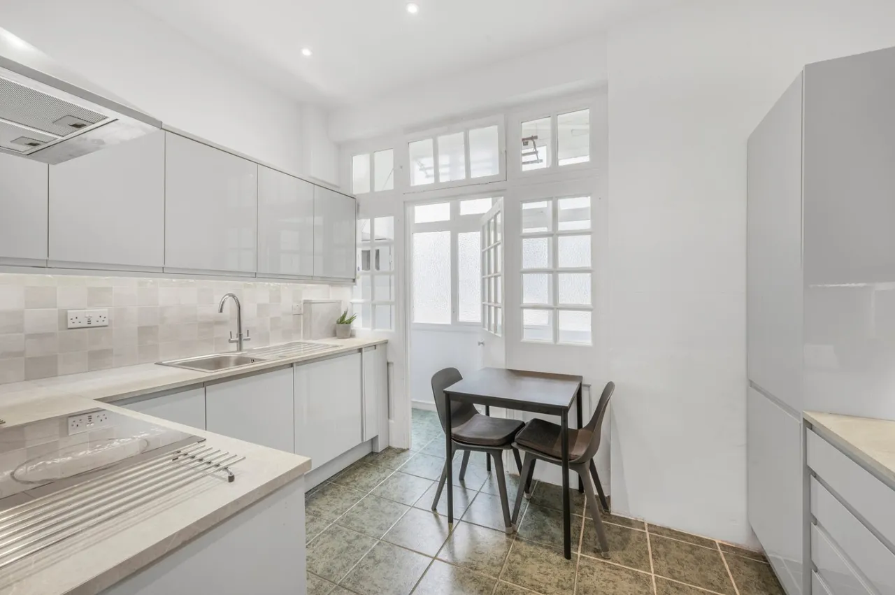 Great Portland Street, Fitzrovia, W1W, photo 9