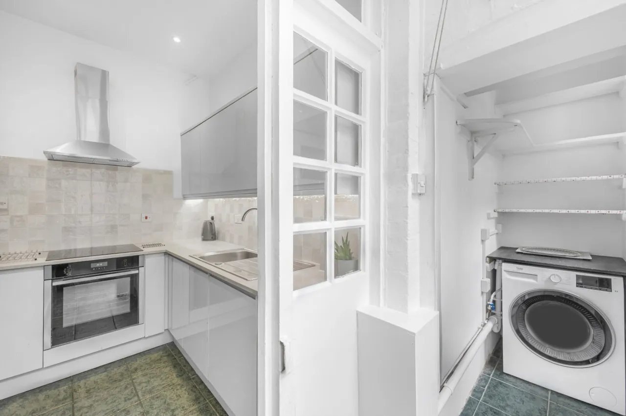 Great Portland Street, Fitzrovia, W1W, photo 10