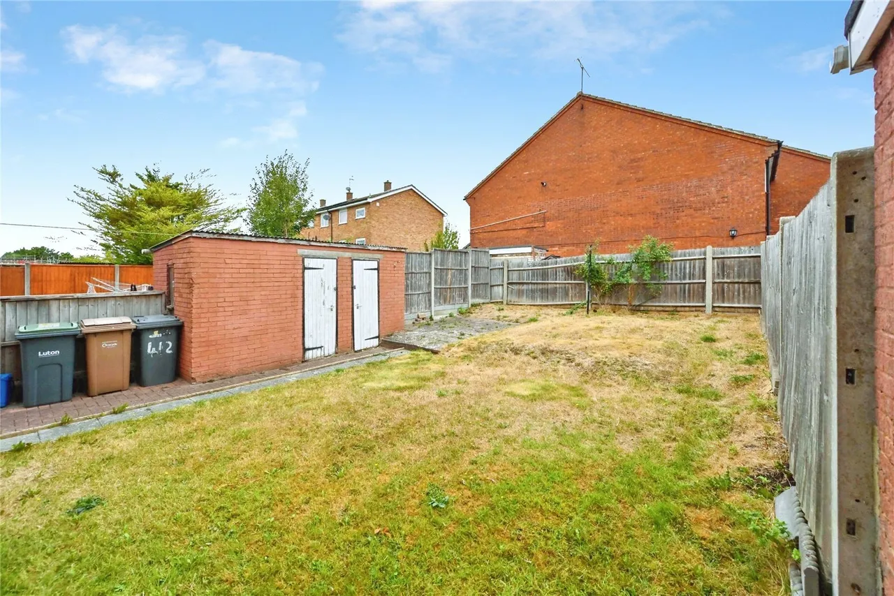 Leagrave High Street, Luton, Bedfordshire, LU4, photo 2
