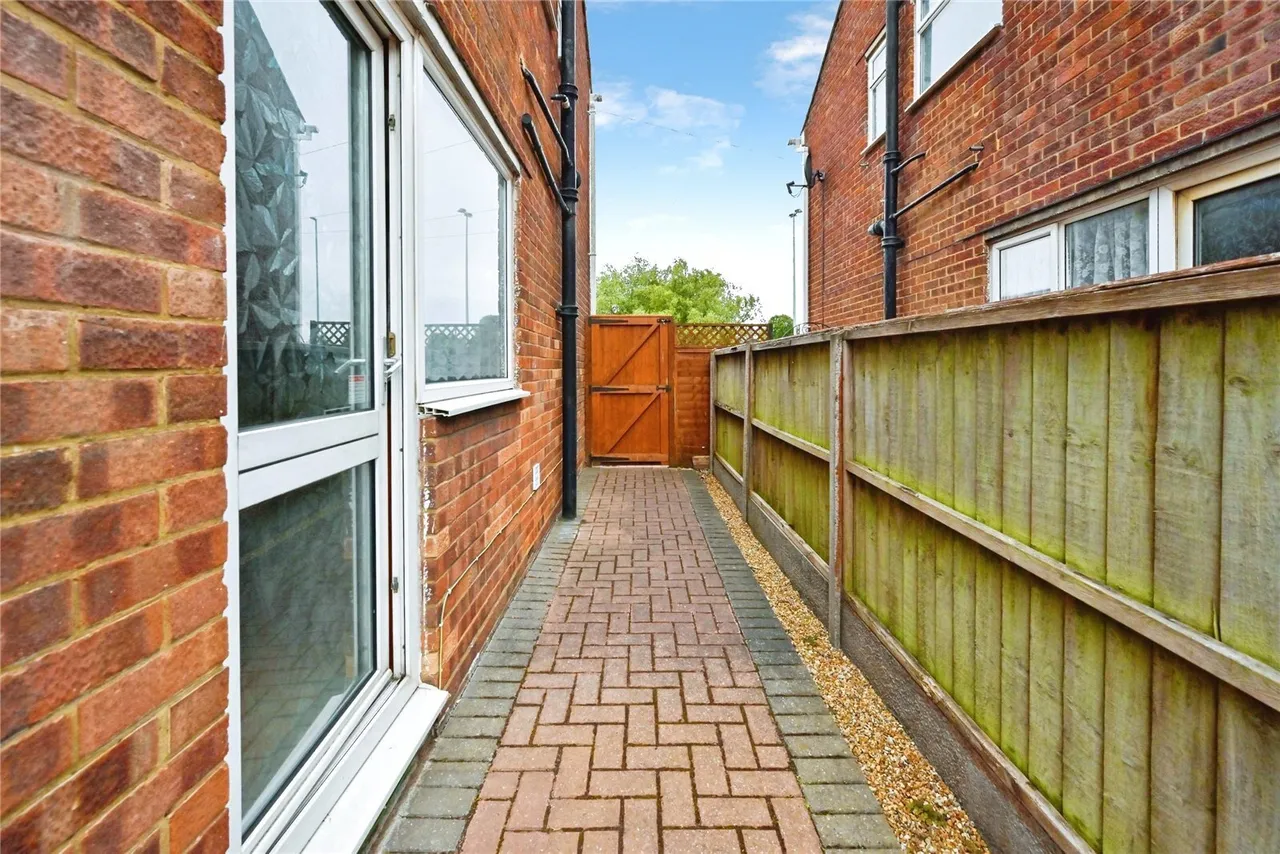 Leagrave High Street, Luton, Bedfordshire, LU4, photo 15
