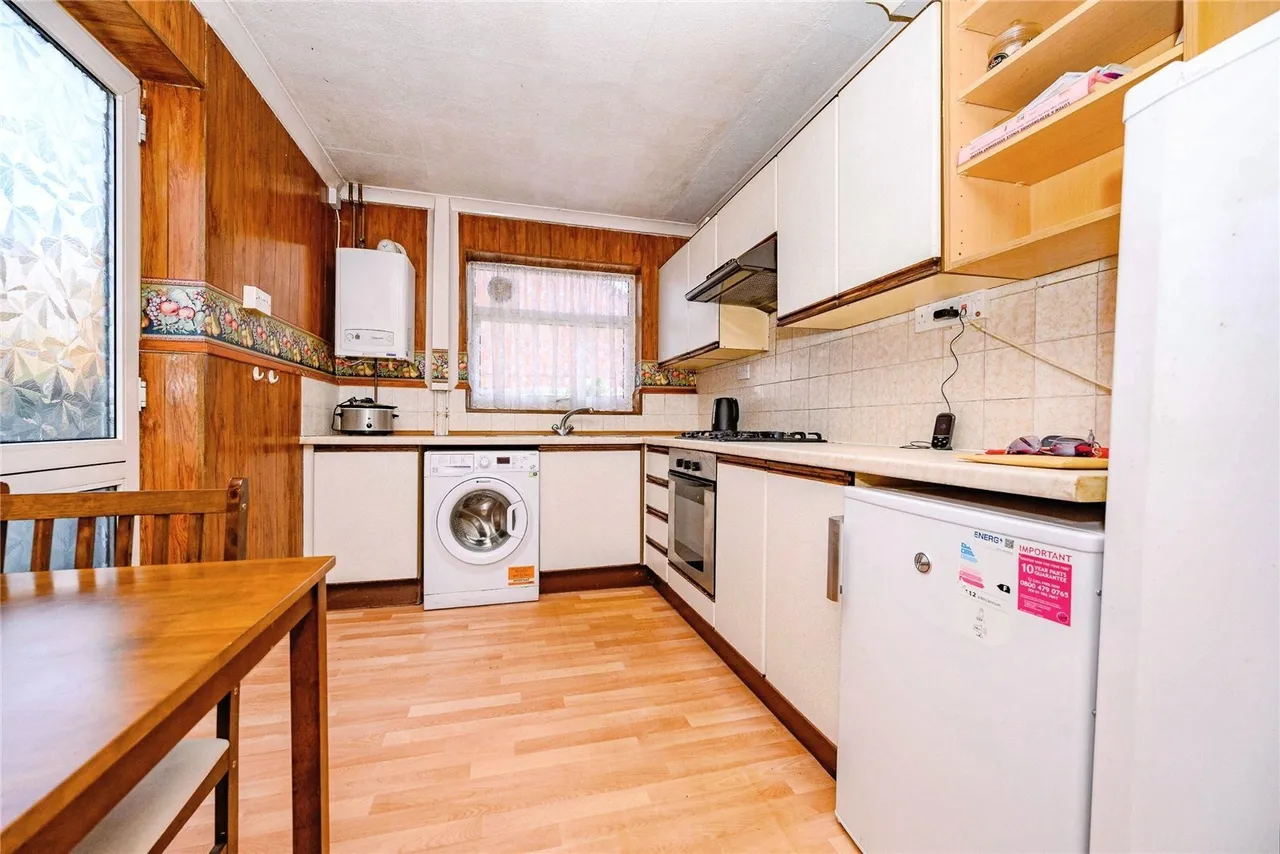 Leagrave High Street, Luton, Bedfordshire, LU4, photo 5