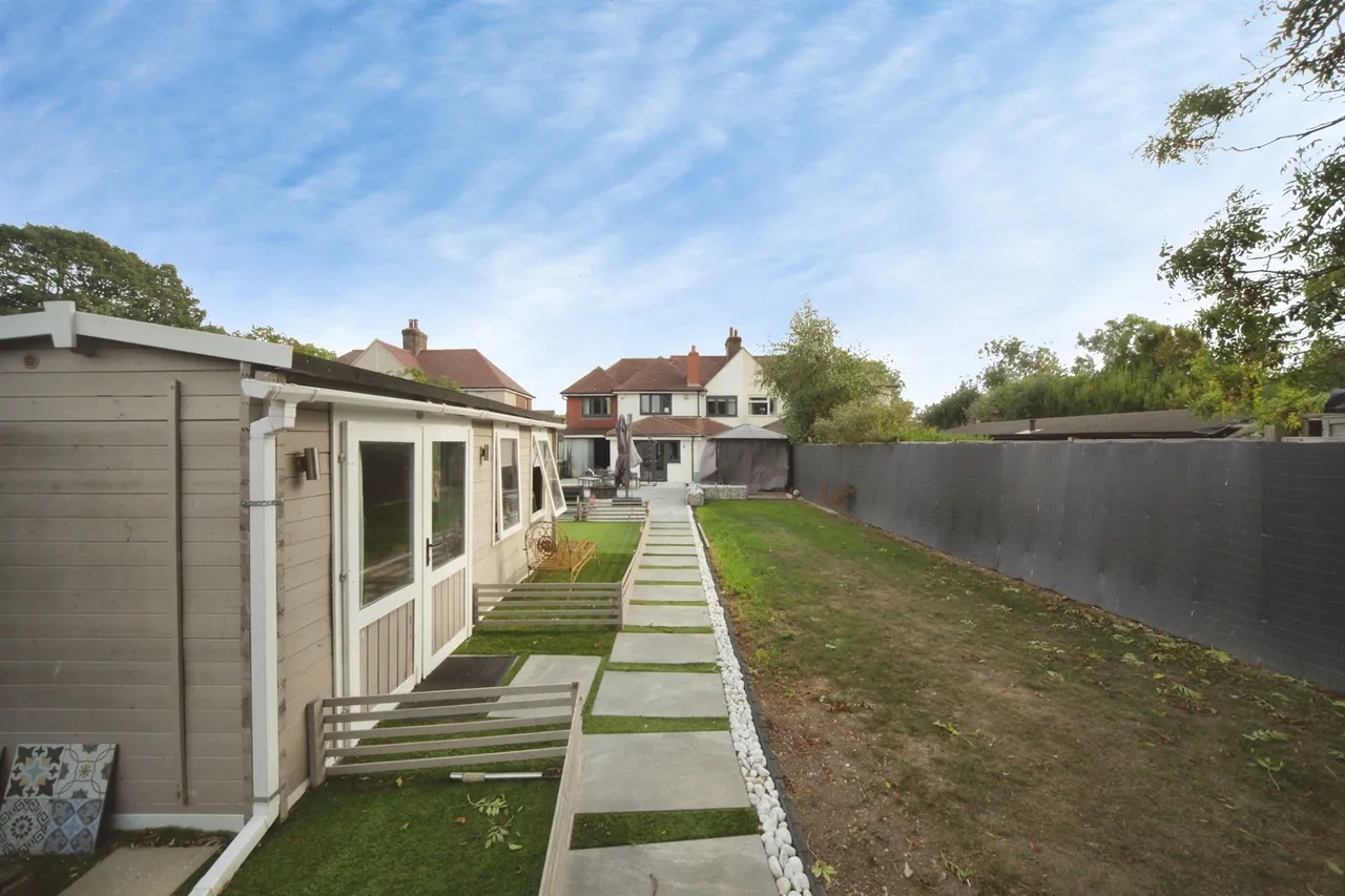 Markyate Road, Slip End, LU1, photo 18