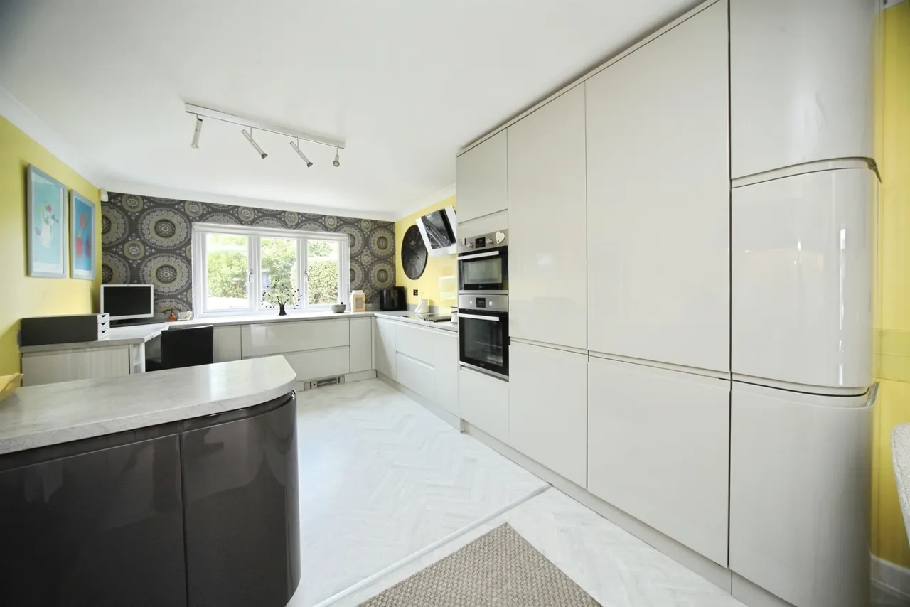 Markyate Road, Slip End, LU1, photo 5