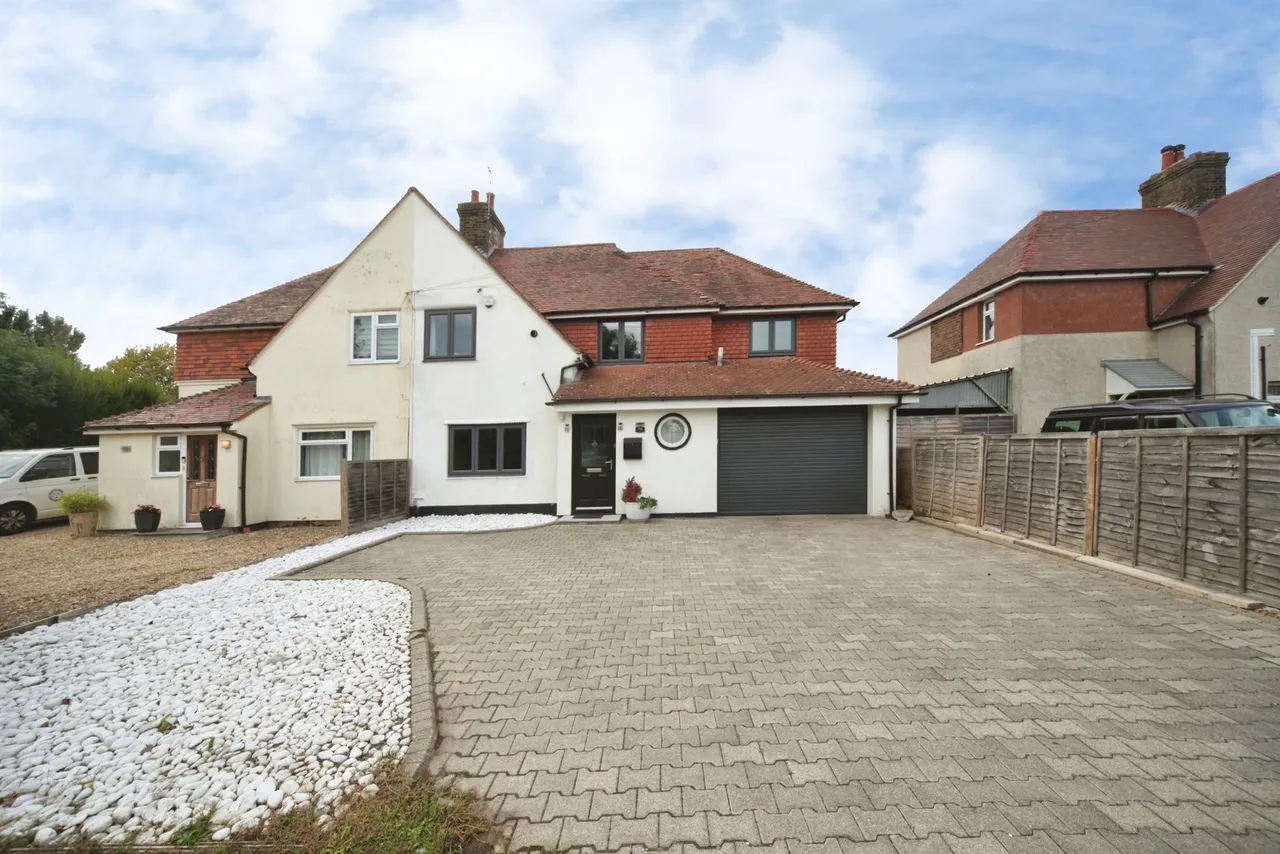4 bed house for sale, Markyate Road, Slip End, LU1