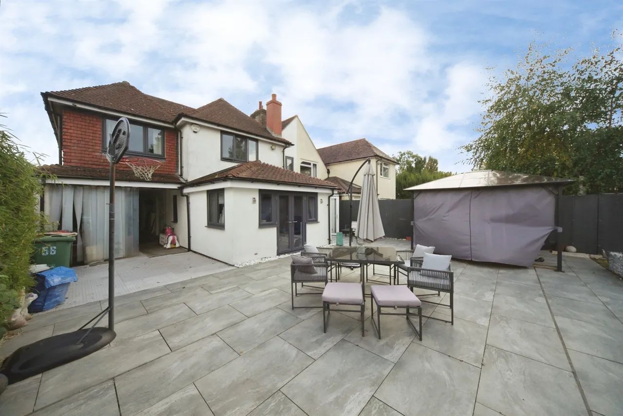 Markyate Road, Slip End, LU1, photo 19