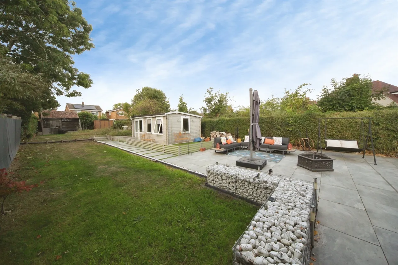 Markyate Road, Slip End, LU1, photo 16