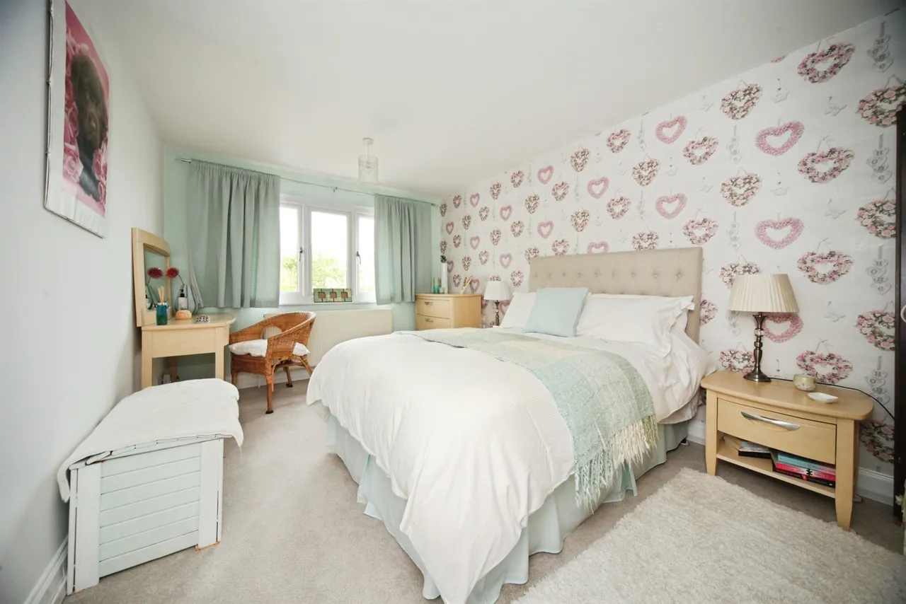 Markyate Road, Slip End, LU1, photo 9